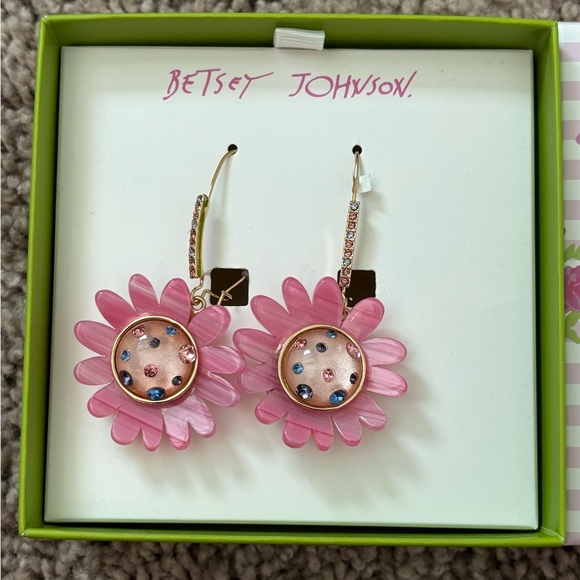 NWT Betsy Johnson Pink Daisy Earrings - Picture 4 of 9